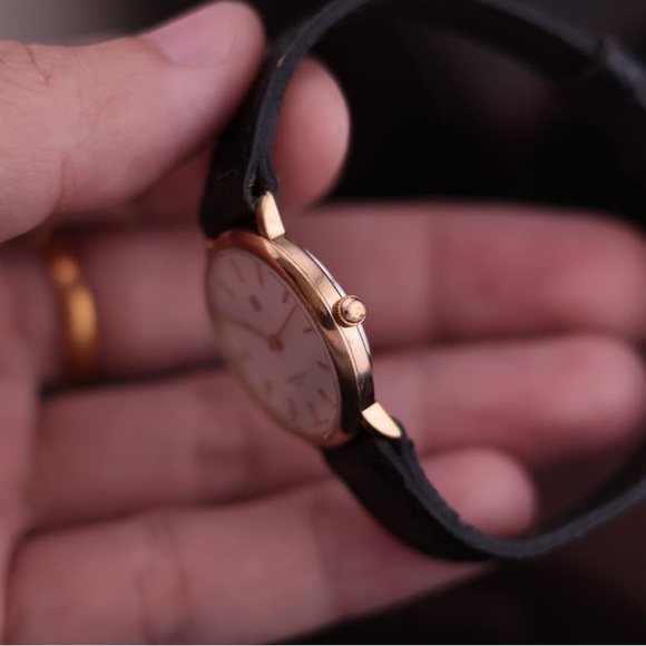 Vintage 1990s Givenchy 5.345.0.1.13 Women’s Watch